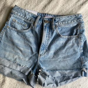 Size 3. Garage Mom Shorts! New!